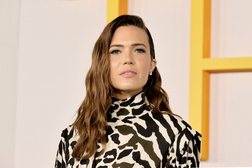 Mandy Moore pose pendant les émissions de NBC "C'est nous" Tapis rouge de la saison 6