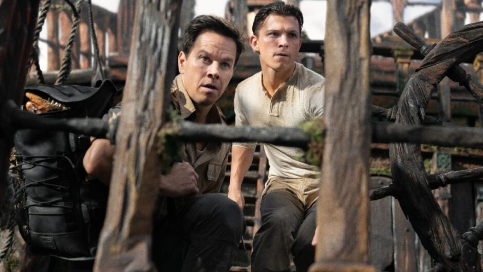 Tom Holland voulait mettre autant de taille que possible pour « Uncharted »: « À côté de Mark Whalberg, je ressemble à un râteau »