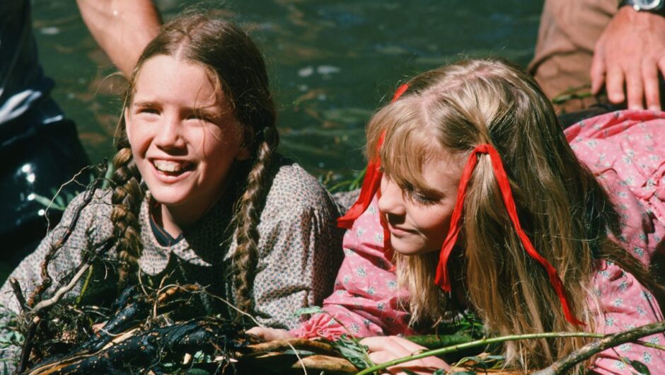 « La petite maison dans la prairie »: Alison Arngrim explique pourquoi elle et Melissa Gilbert ne se sont jamais blessées pendant les scènes de combat
