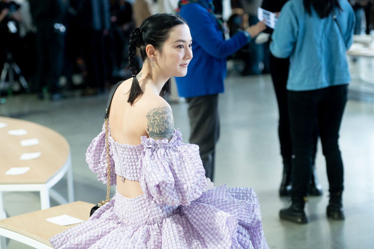 Michelle Zauner au défilé de Claudia Li aux Spring Studios pendant la Fashion Week de New York