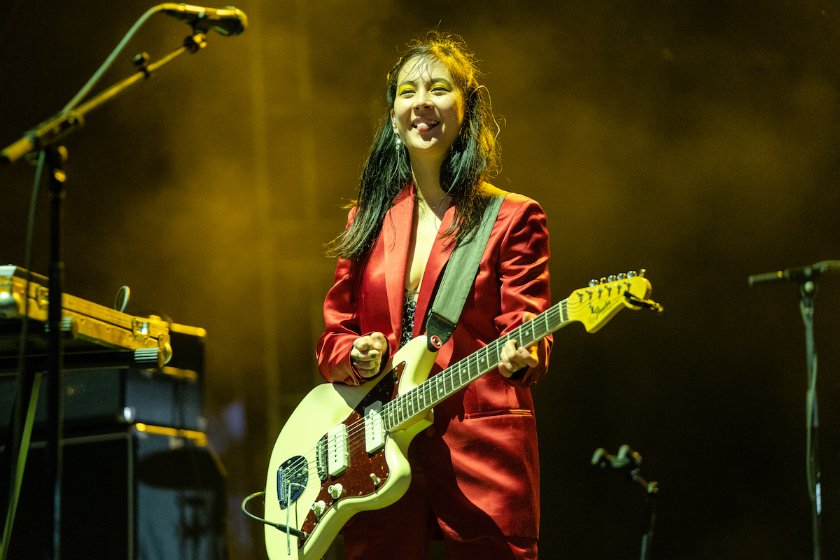 Michelle Zauner de Japanese Breakfast se produit au Voodoo Music & Arts Experience au City Park