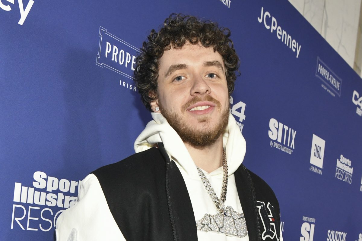 Jack Harlow assiste à la soirée Sports Illustrated Super Bowl au Century City Park