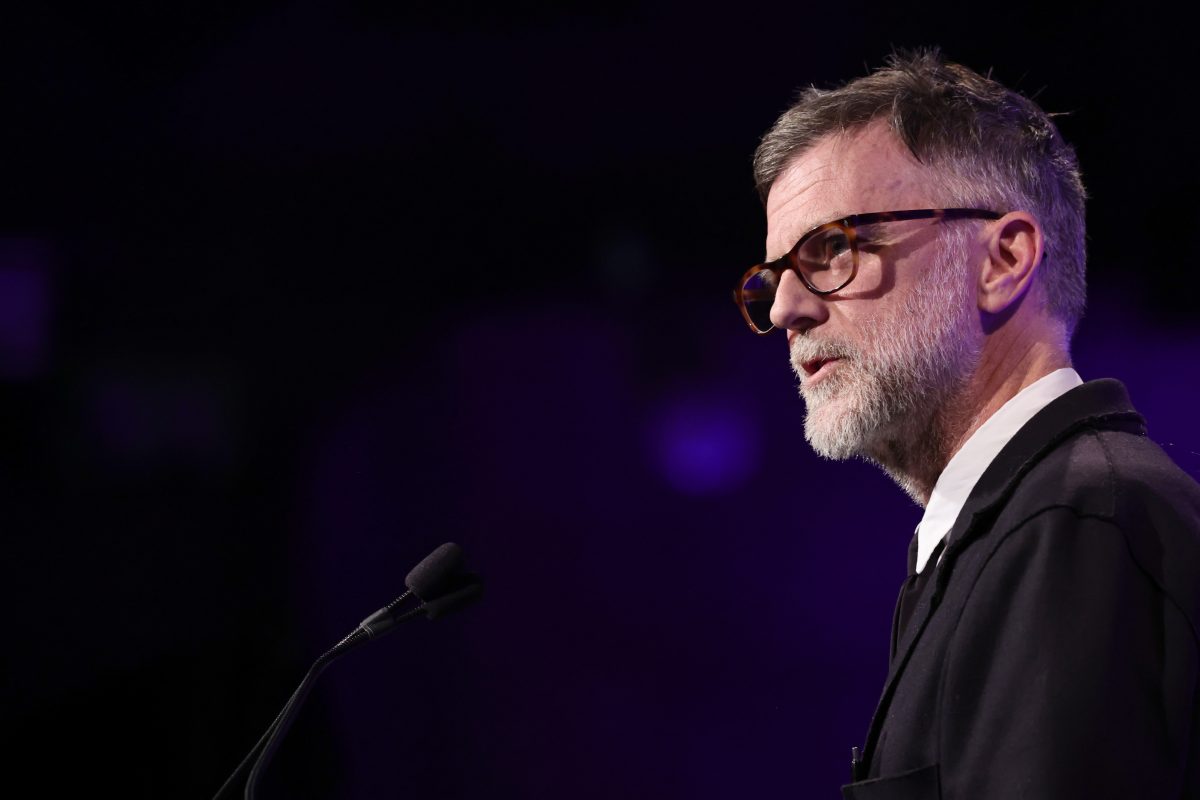 Paul Thomas Anderson accepte le prix du meilleur réalisateur pour Licorice Pizza au National Board of Review.