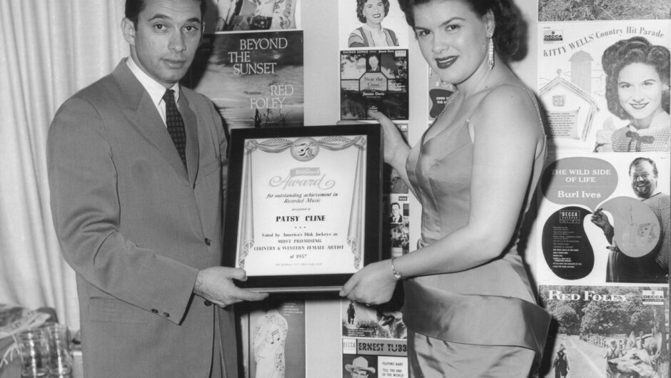 5 façons dont Patsy Cline a ouvert la voie aux femmes dans la musique country en vivant sa vie