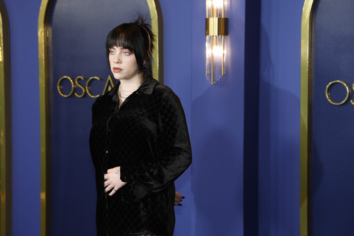Billie Eilish assiste au 94e déjeuner annuel des nominés aux Oscars