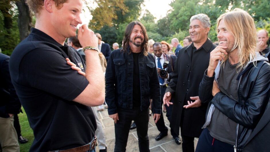 Le prince Harry a une fois frappé le batteur des Foo Fighters Taylor Hawkins en plein visage