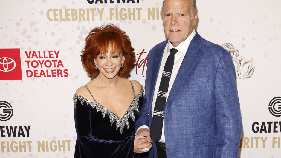 Rex Linn a envoyé des friandises à la « gourmande » Reba McEntire pour se connecter pendant leur cour de quarantaine