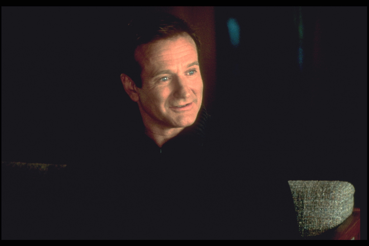 Robin Williams sourit dans 