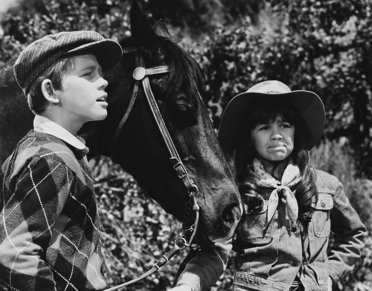 Ron Howard et son béguin Donna Butterworth mènent un cheval