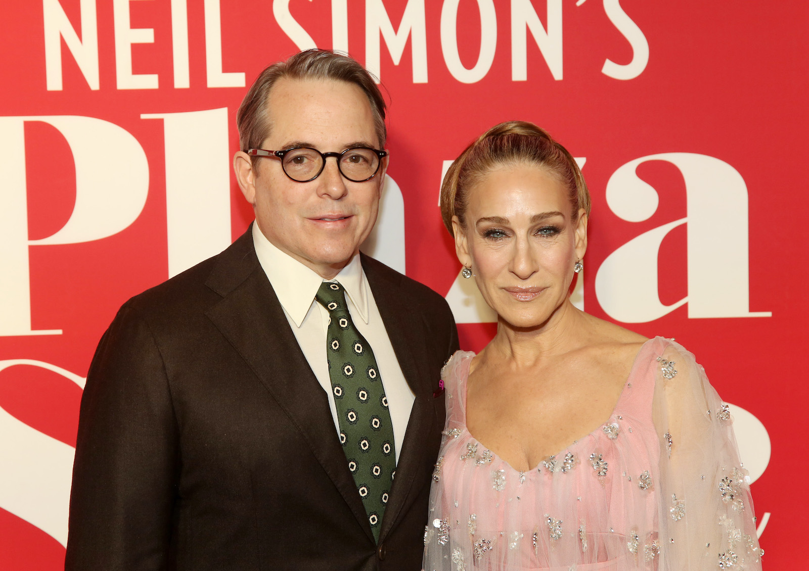 Matthew Broderick et Sarah Jessica Parker posent lors de la soirée d'ouverture de la pièce Neil Simon Plaza Suite