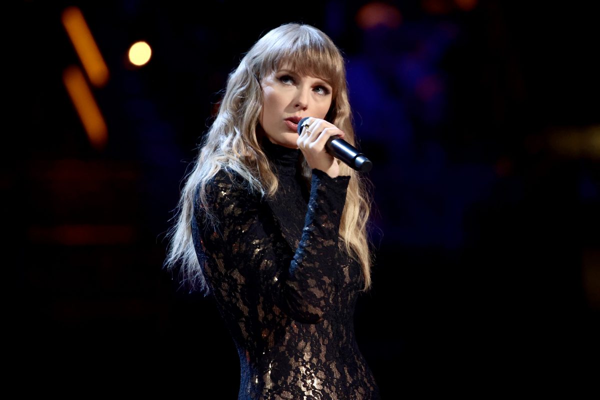 Taylor Swift se produit lors de la 36e cérémonie annuelle d'intronisation au Rock & Roll Hall Of Fame