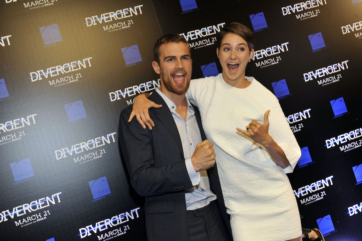 Les stars divergentes Theo James et Shailene Woodley lors d'une projection