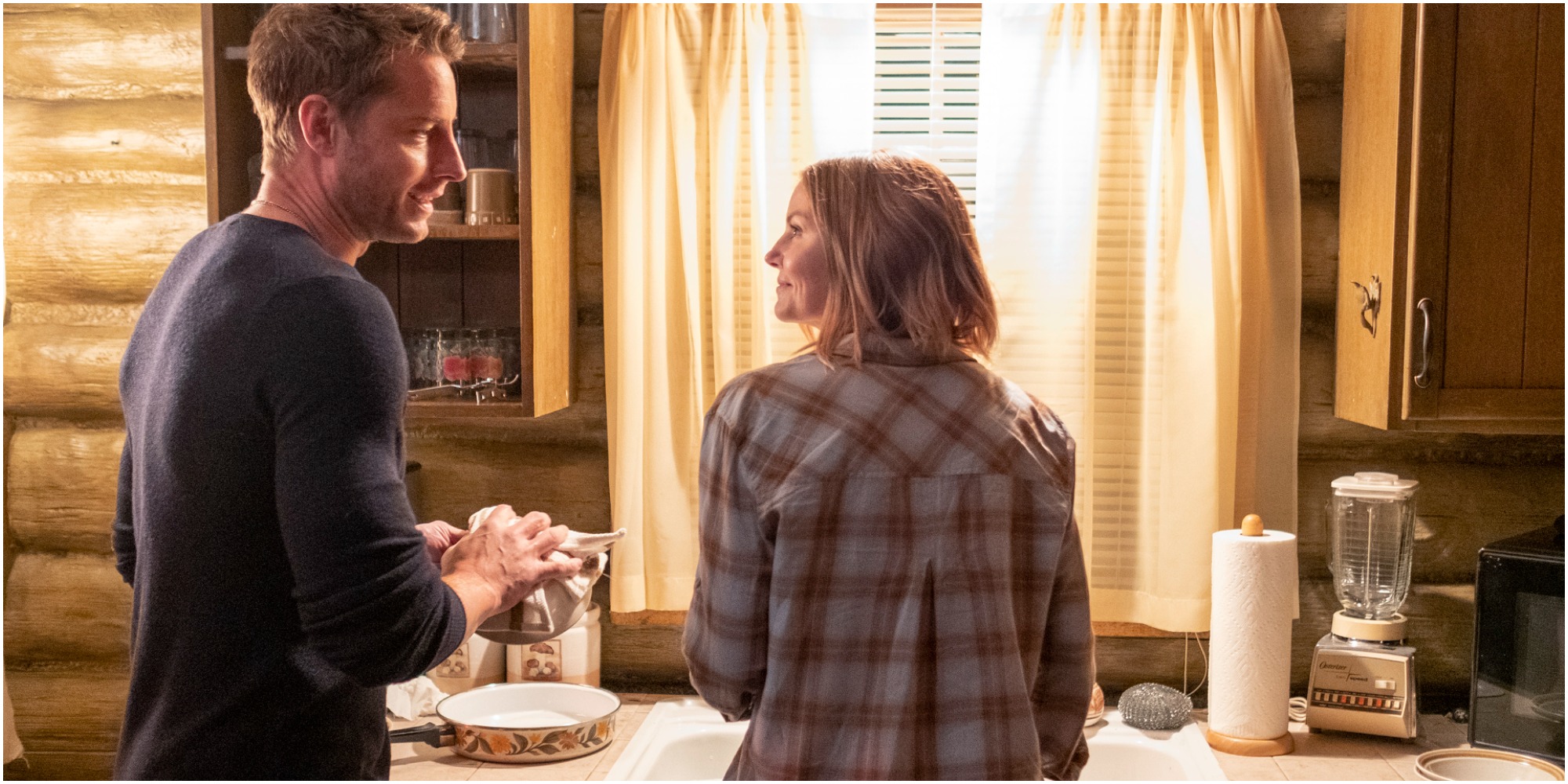 Jennifer Morrison et Justin Hartley sur le tournage de This Is Us.