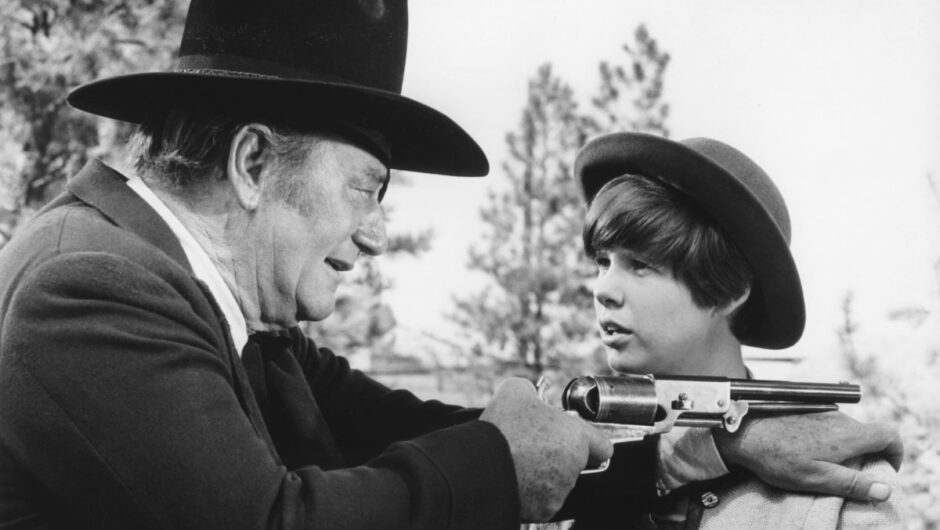 « True Grit »: John Wayne a qualifié Kim Darby de « gâtée » lorsque sa fille n&rsquo;a pas été choisie pour le rôle de Mattie Ross
