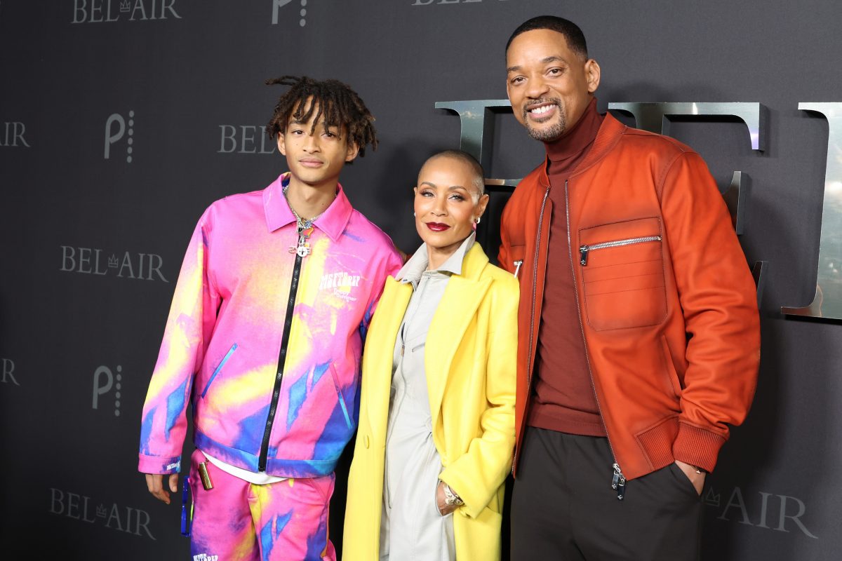 Jaden Smith, propriétaire d'une maison à Hidden Hills, pose sur le tapis lors de la première soirée BEL-AIR avec ses parents Will Smith et Jada Pinkett Smith