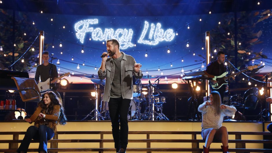 Walker Hayes met des mois à écrire une chanson, mais « Fancy Like » était différent : « Je n&rsquo;ai jamais écrit une chanson aussi vite »