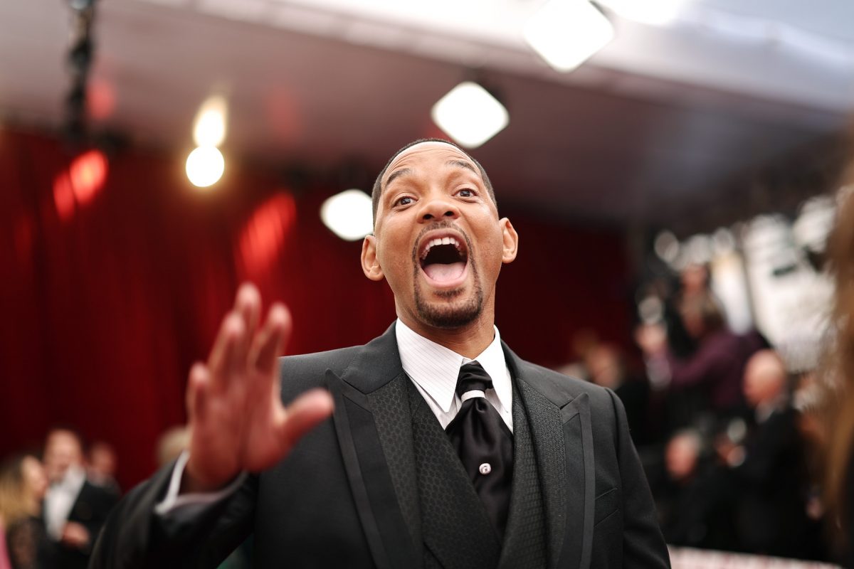 Will Smith aux Oscars 2022 a l'air excité avec la bouche ouverte