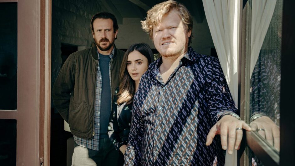 Critique du film &lsquo;Windfall&rsquo;: Jesse Plemons et Lily Collins, un drame conjugal transformé en invasion de domicile