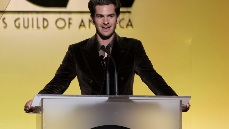 Andrew Garfield pense qu&rsquo;interdire aux acteurs hétérosexuels de jouer des personnages gays serait la «mort de l&rsquo;imagination empathique»