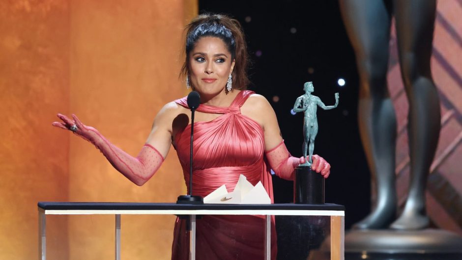 SAG Awards 2022 : Michael Keaton déclenche le trac de Salma Hayek dans Viral Moment of the Night