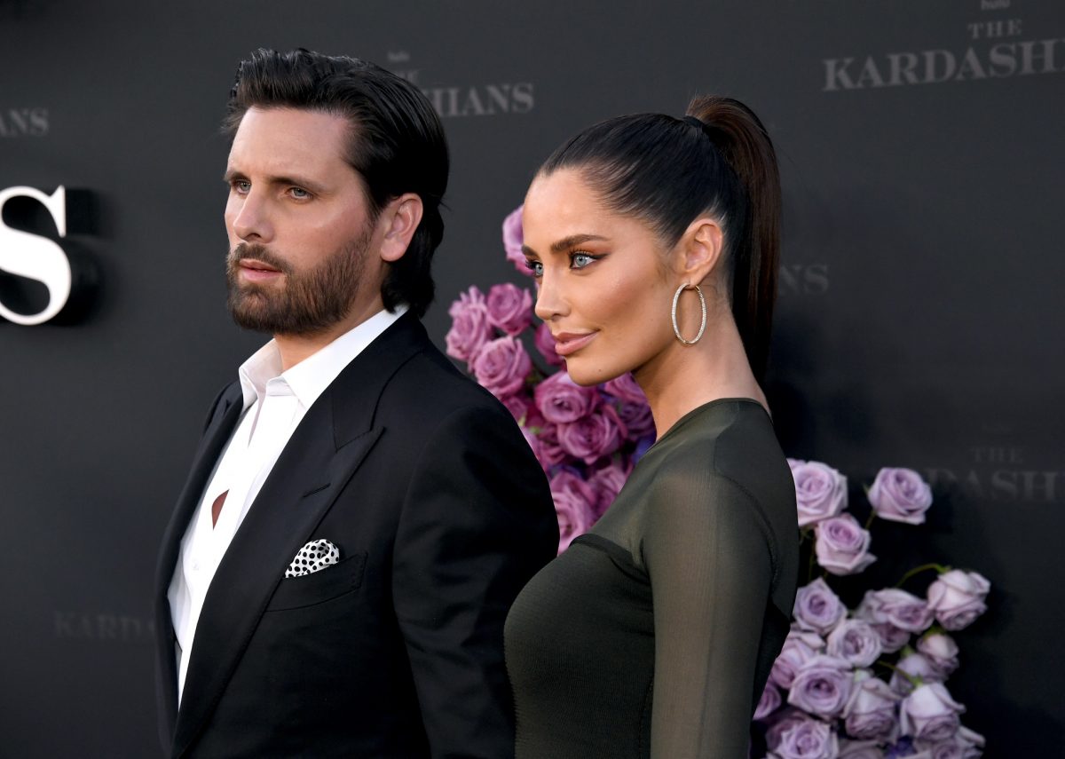 Scott Disick et Rebecca Donaldson sont photographiés arrivant à la soirée de