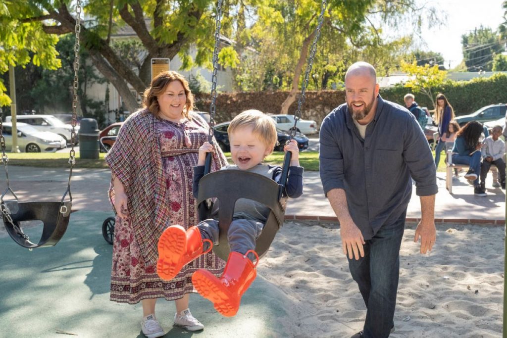 Chrissy Metz, Jonathan Kincaid et Chris Sullivan, dans le rôle de Kate, Jack et Toby, partagent une scène dans l'épisode 11 de la saison 6 de 