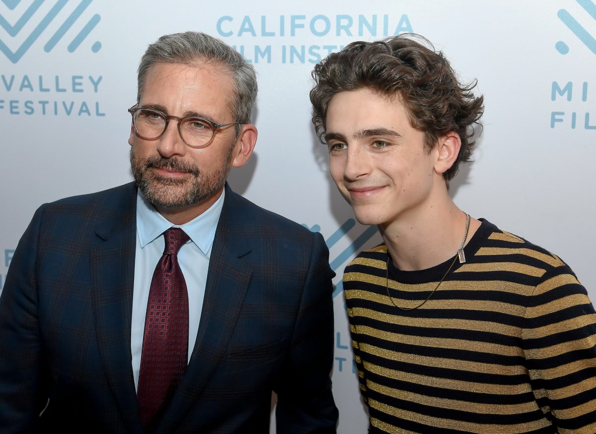 'Beautiful Boy' met en vedette Steve Carell et Timothée Chalamet, qui ont dit qu'il devait perdre du poids pour le rôle, souriant devant le pas blanc et répété