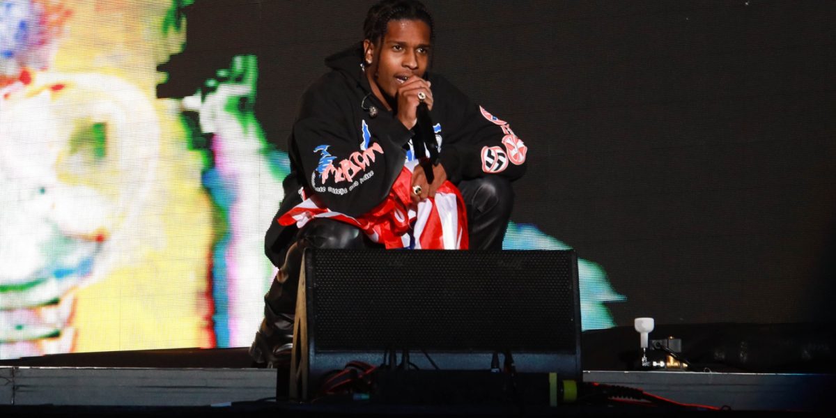 A$AP Rocky se produit en concert en 2021.