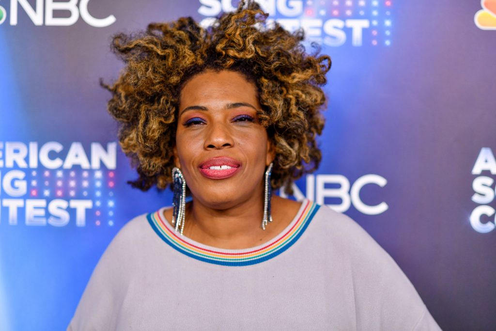 Macy Gray porte du gris