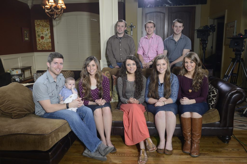 Ben Seewald, Spurgeon Seewald, Jessa Seewald, Jinger Vuolo, Joy-Anna Forsyth, Jinger Vuolo, Jana Duggar, John David Duggar, Josiah Duggar et Josaeph Duggar s'assoient pour une interview avec Paula Faris pour 'Good Morning America' en 2016