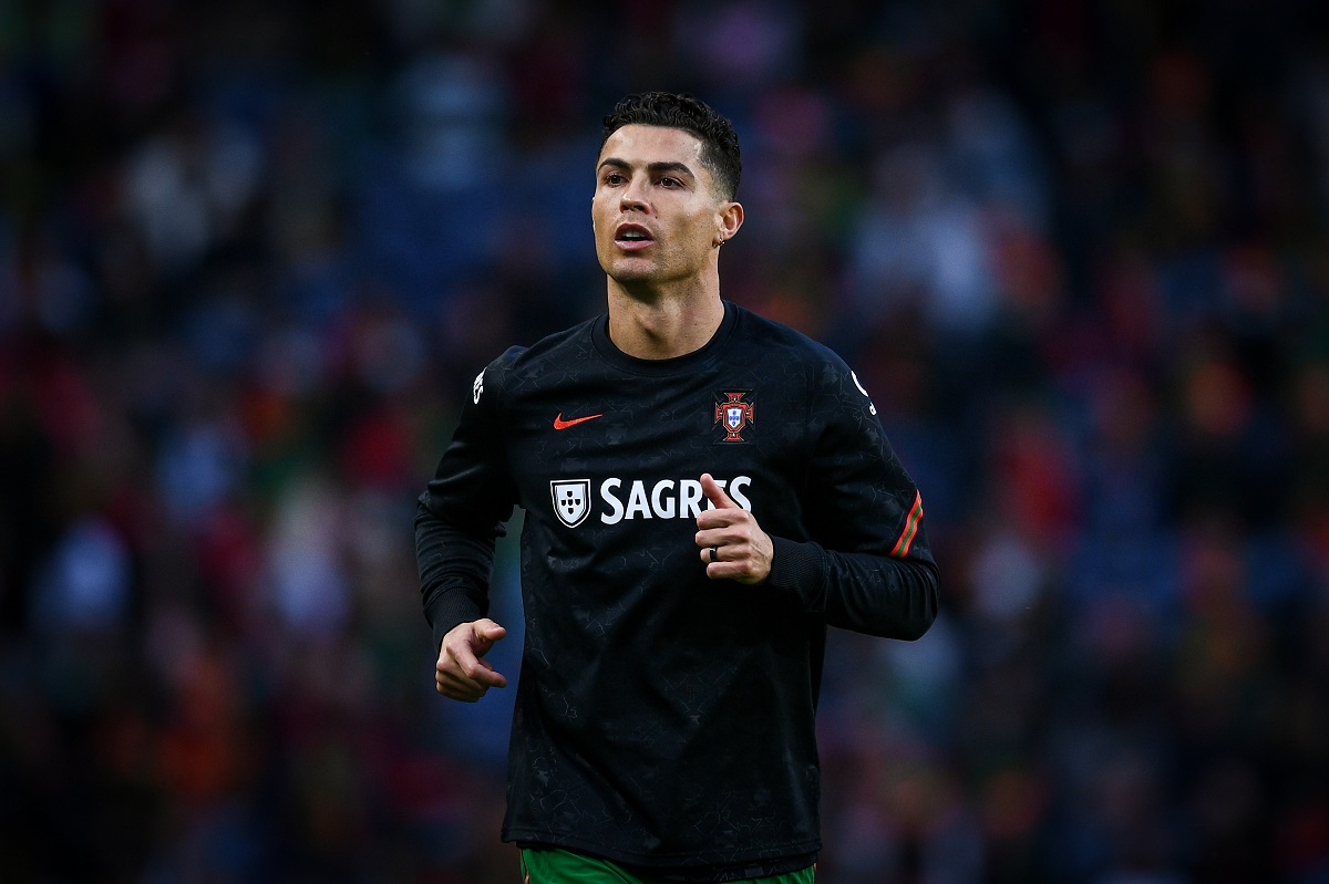 Cristiano Ronaldo, qui possède plusieurs maisons de luxe, s'échauffe avant le tour à élimination directe des qualifications pour la Coupe du Monde de la FIFA 2022
