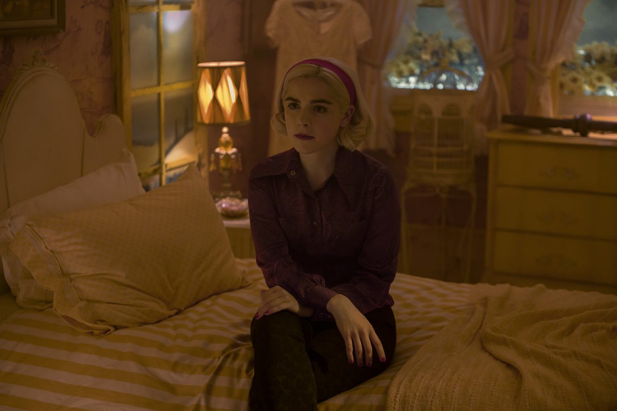 Kiernan Shipka dans le rôle de Sabrina Spellman, qui reviendra bientôt dans la saison 6 de Riverdale.