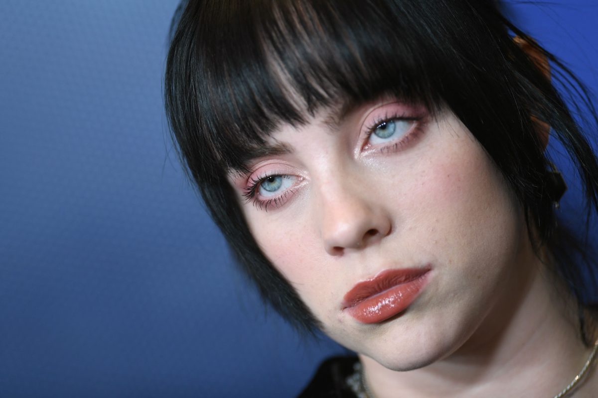 L'auteur-compositeur-interprète américain Billie Eilish arrive pour le 94e déjeuner annuel des nominés aux Oscars