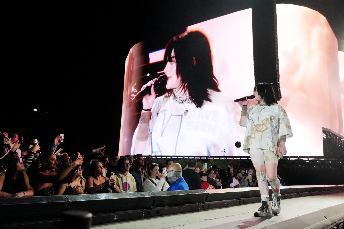 Billie Eilish se produit sur la scène Coachella lors du festival de musique et d'arts de Coachella Valley 2022