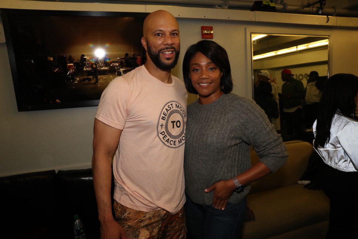 Common et Tiffany Haddish posent pour la photo - les deux se sont séparés après un an de relation