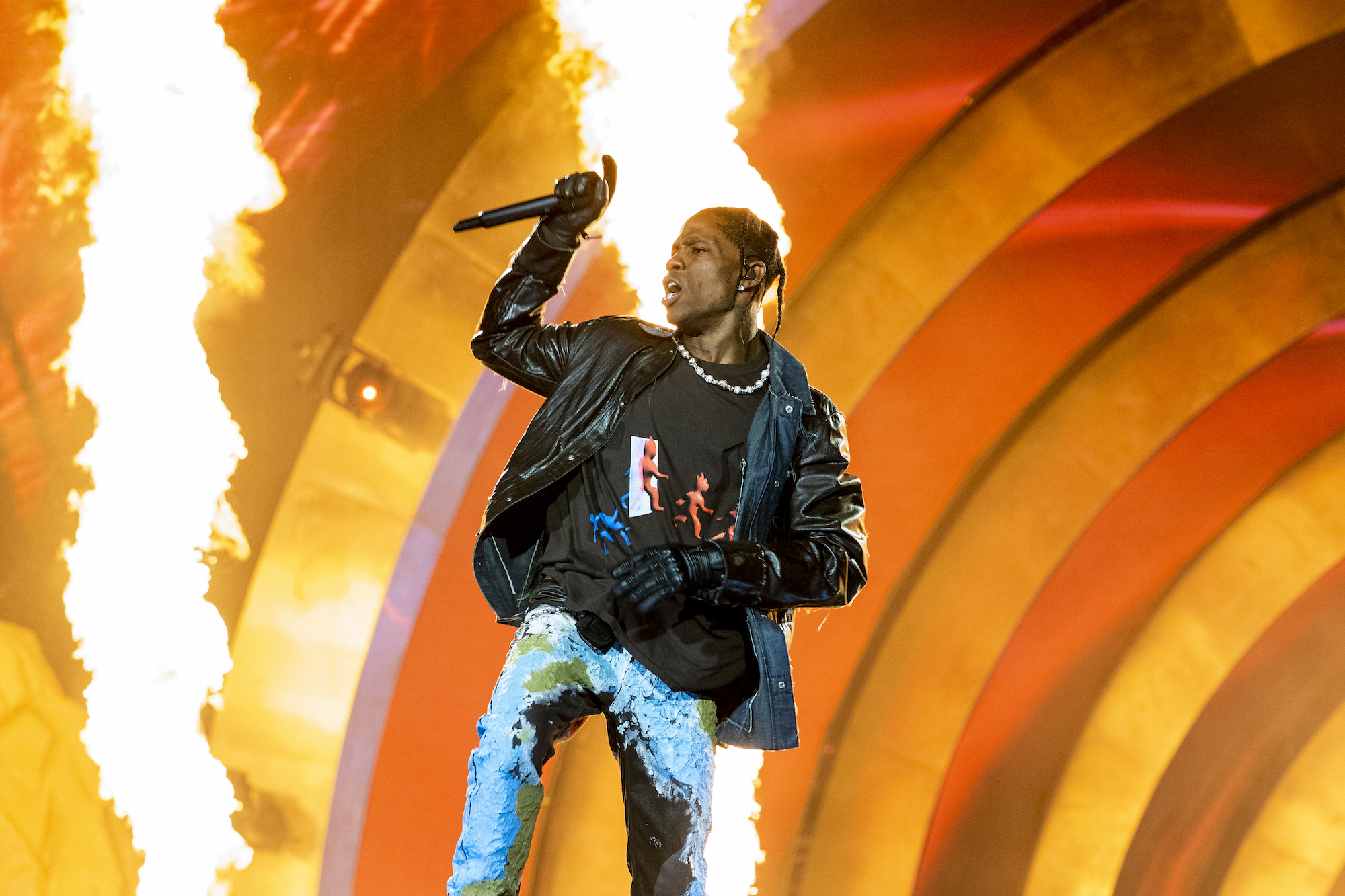 Travis Scott se produit lors du festival Astroworld 2021