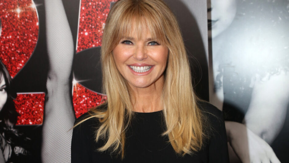Christie Brinkley utilise 2 baguettes de sculpture dans sa routine de beauté quotidienne ;  Fonctionnent-ils vraiment ?