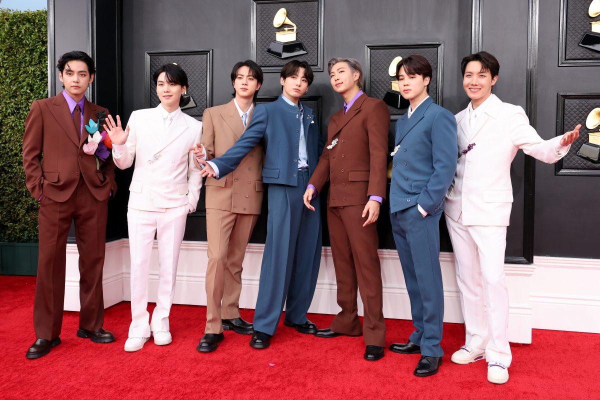 V, Suga, Jin, Jungkook, RM, Jimin et J-Hope de BTS aux Grammy Awards 2022