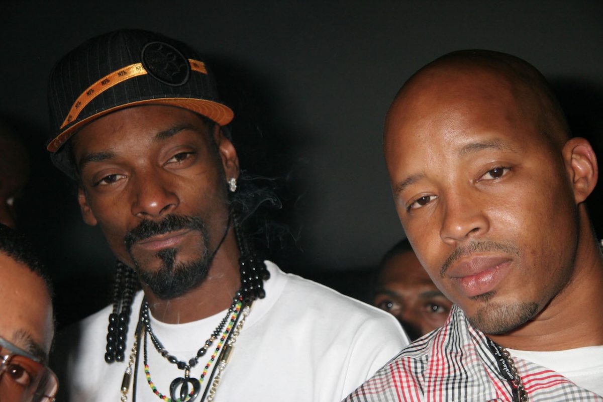 Snoop Dogg et Warren G posent pour la photo - Warren était autrefois affilié à Death Row Records mais sa relation avec Knight s'est détériorée 