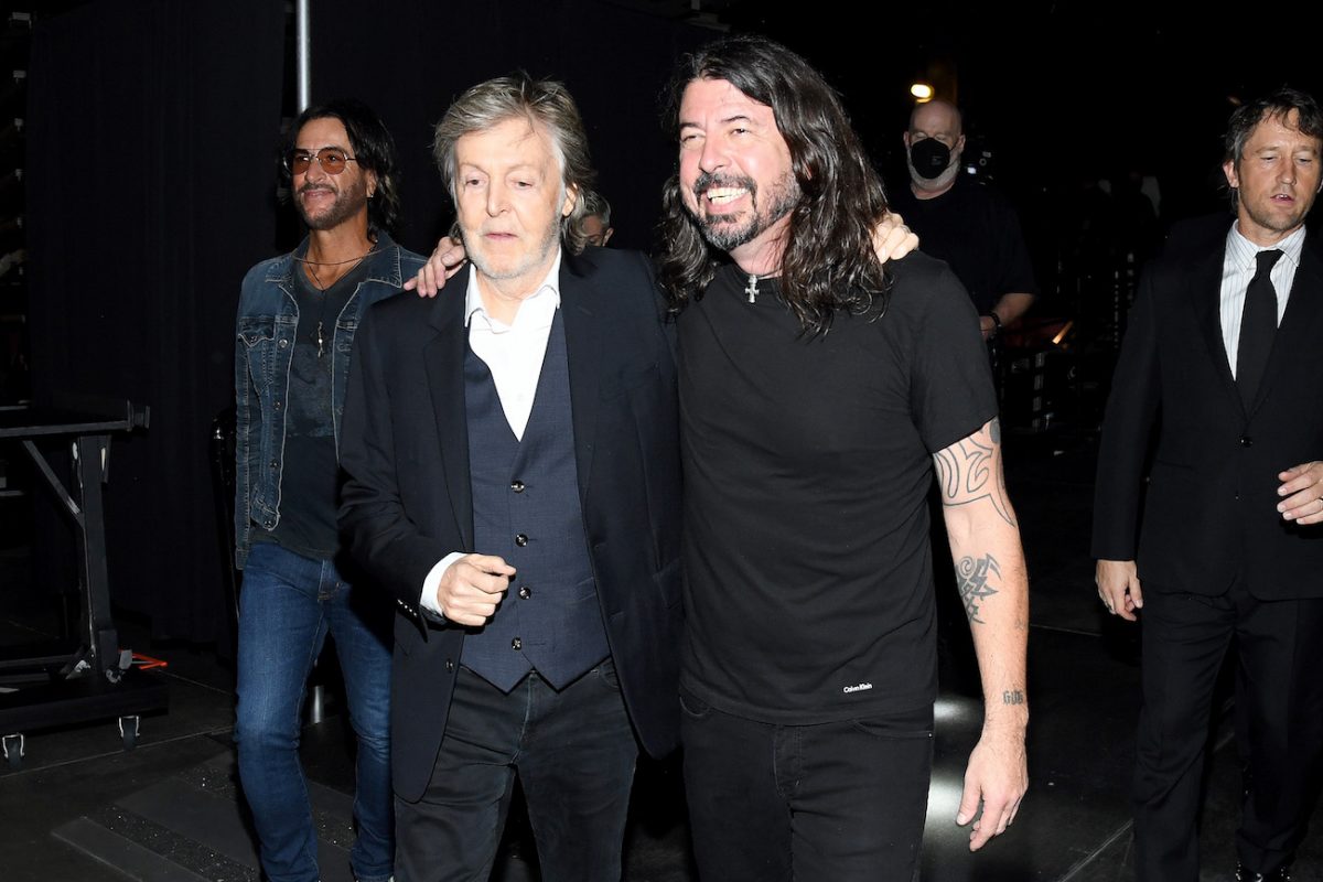 Paul McCartney et Dave Grohl dans les coulisses des intronisations au Rock & Roll Hall of Fame 2021.