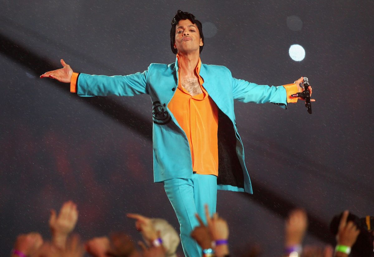 Prince lors de la performance de la mi-temps du Super Bowl 2007. 