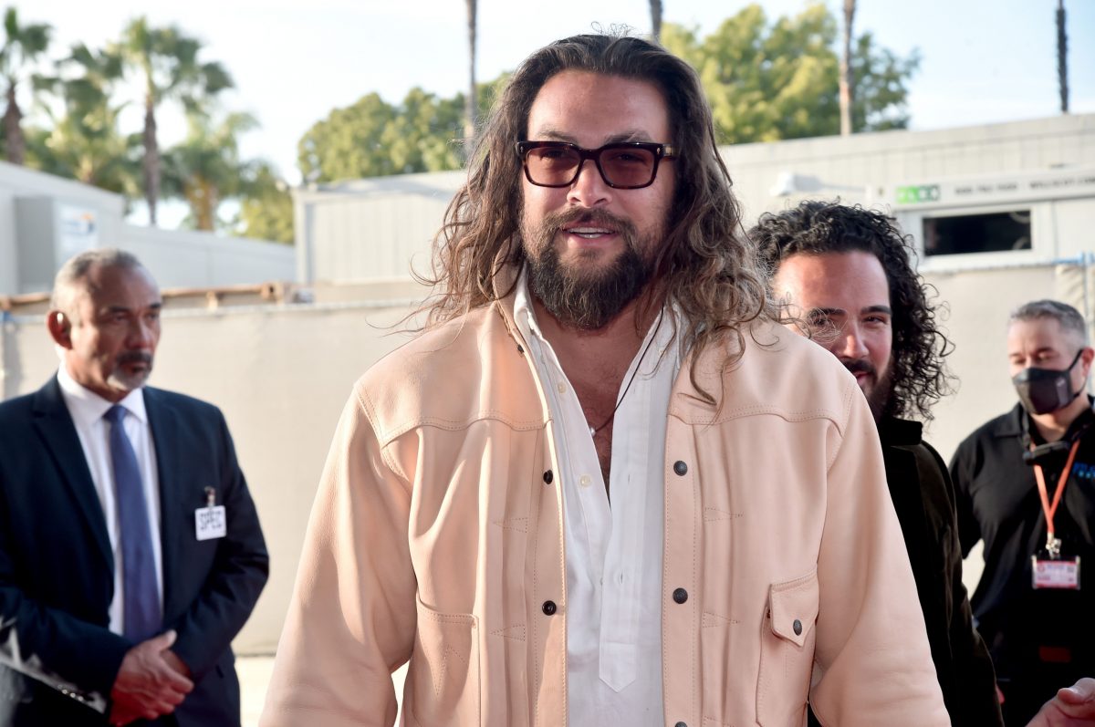 Jason Moma qui sera dans le prochain film Fast and Furious assiste à la première d'Ambulance à Los Angeles