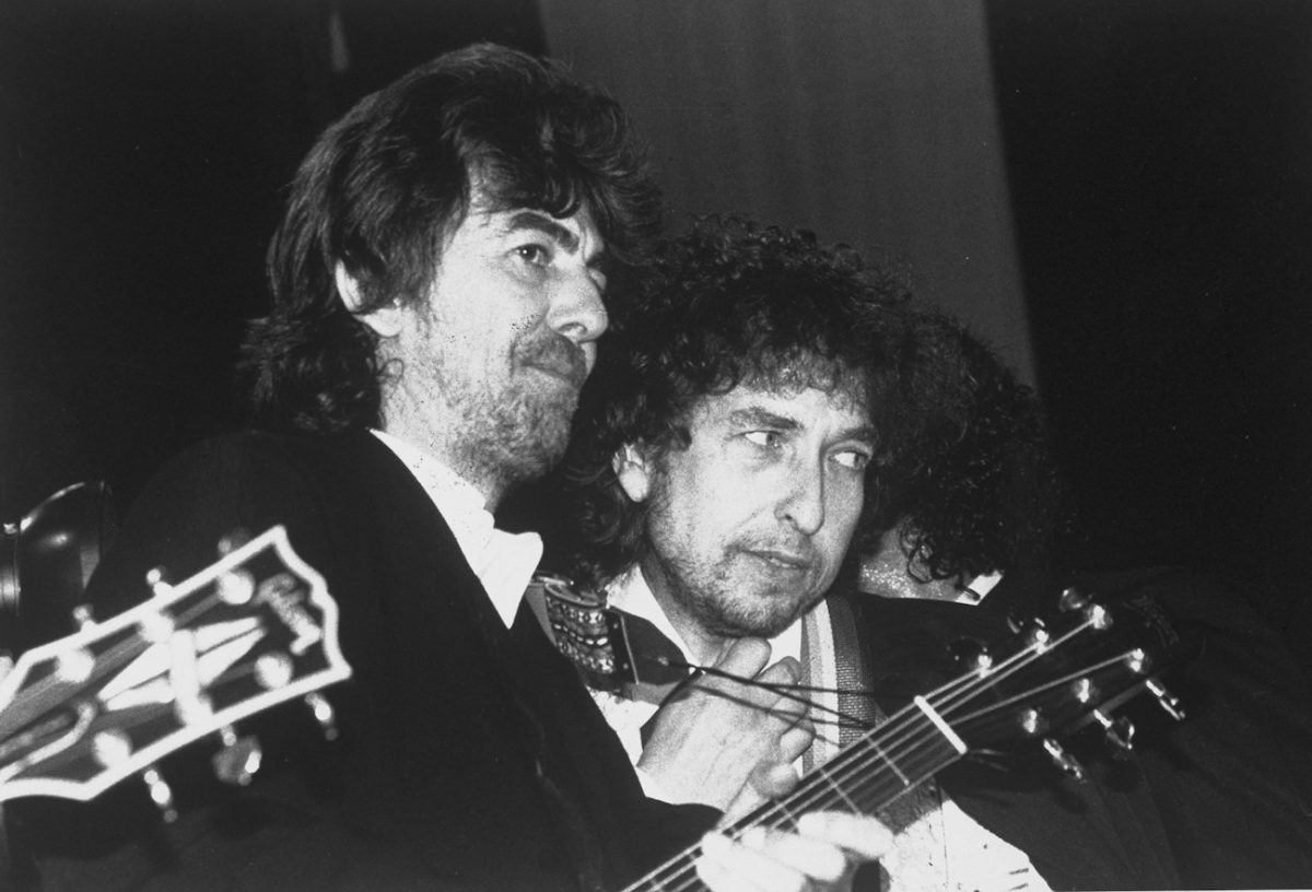 George Harrison et Bob Dylan lors des intronisations au Rock & Roll Hall of Fame en 1988.