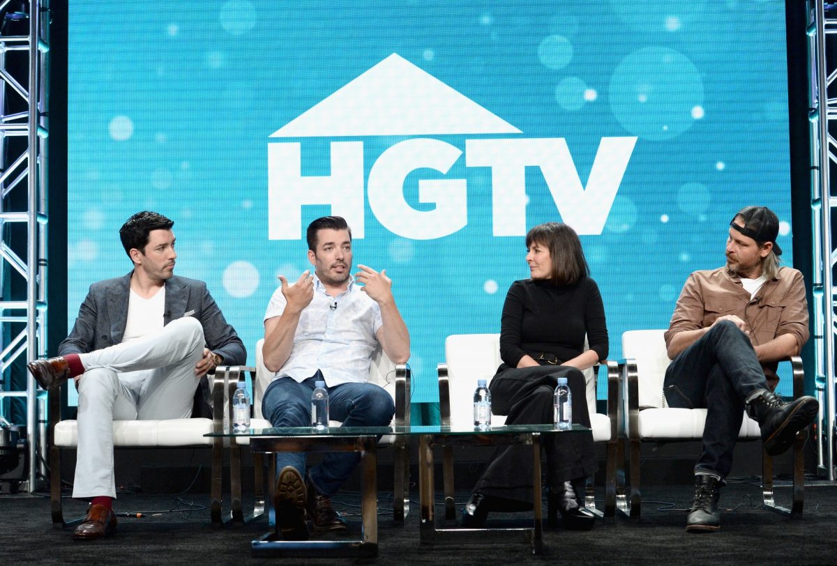 Les Property Brothers parlent lors d'un panel HGTV.