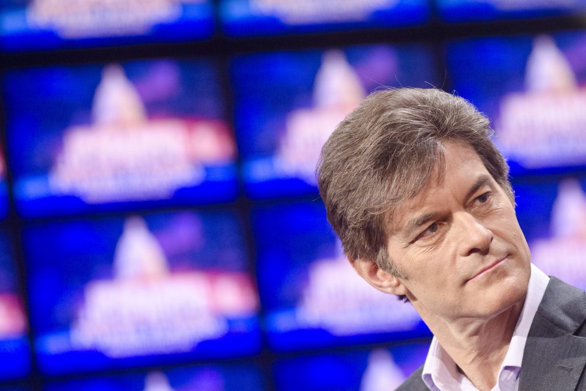 Le Dr Oz de profil sur le tournage de 
