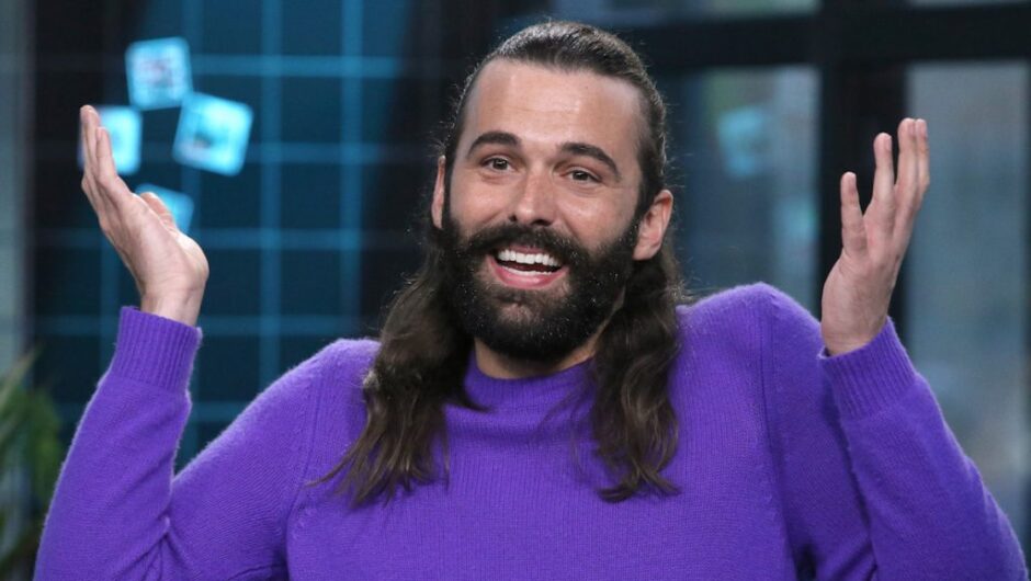 Jonathan Van Ness partage le produit de la vieille école qu&rsquo;il utilise tous les soirs et comment il obtient ces magnifiques vagues sans chaleur