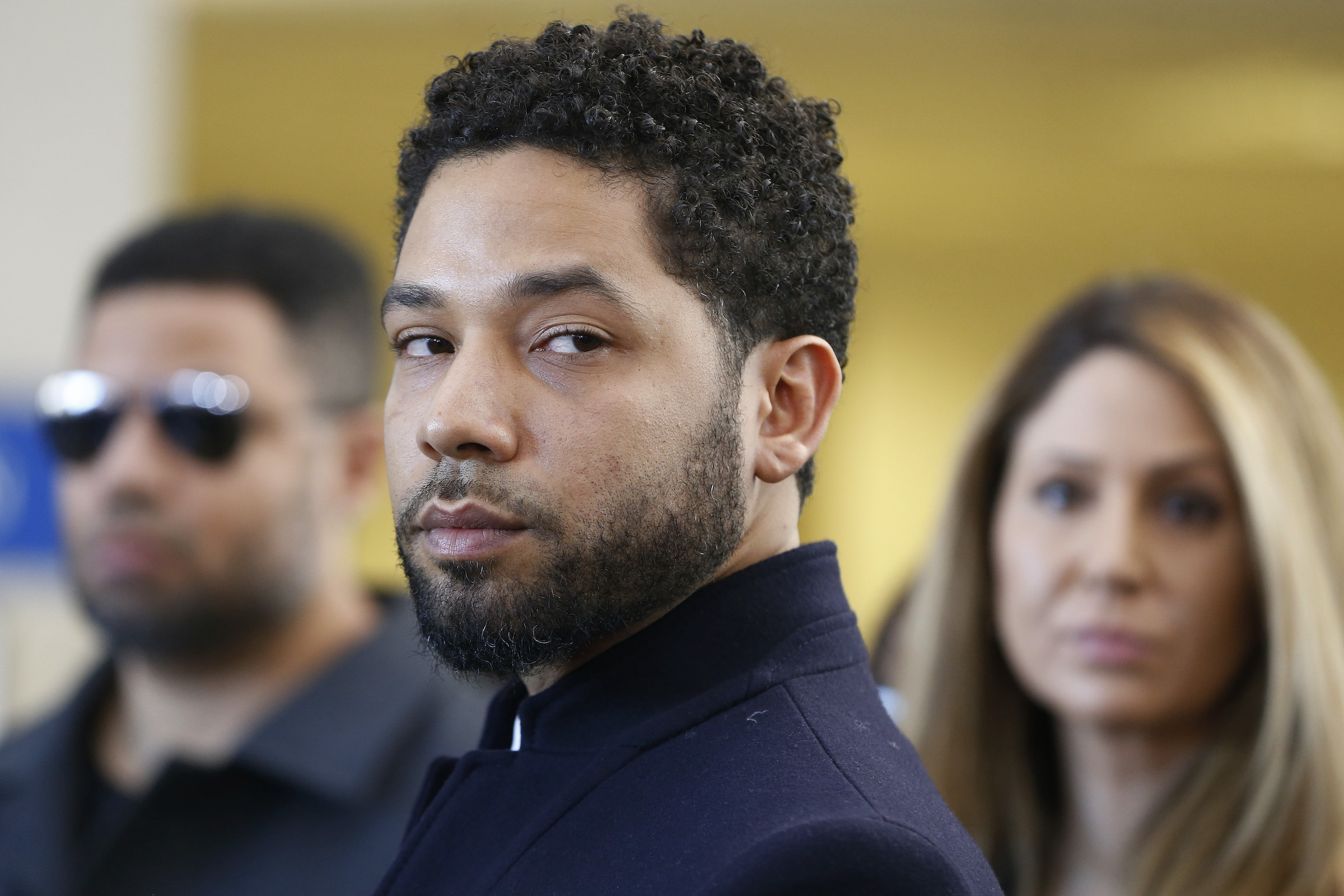 Jussie Smollett portant un costume