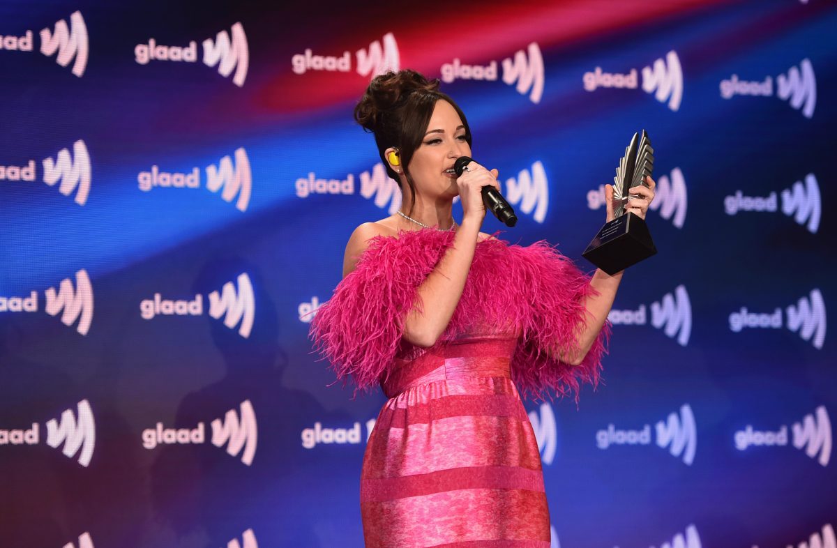 Kacey Musgraves reçoit le « Vanguard Award » lors de la 33e édition des GLAAD Media Awards