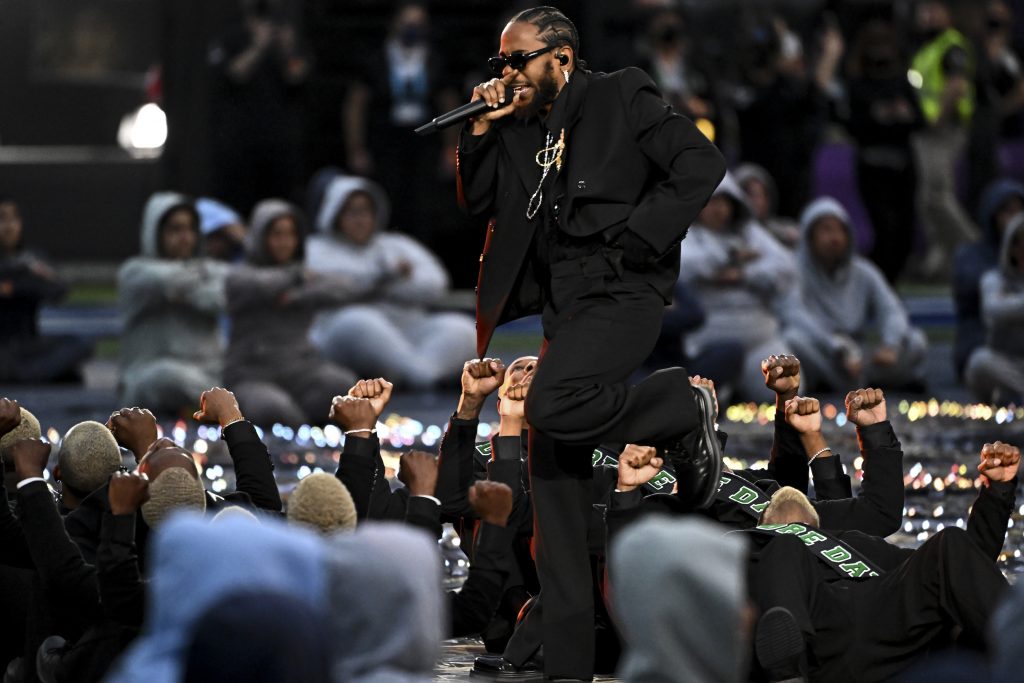 Kendrick Lamar, avant son dernier album TDE, se produit pendant la mi-temps du Super Bowl LVI au SoFi Stadium