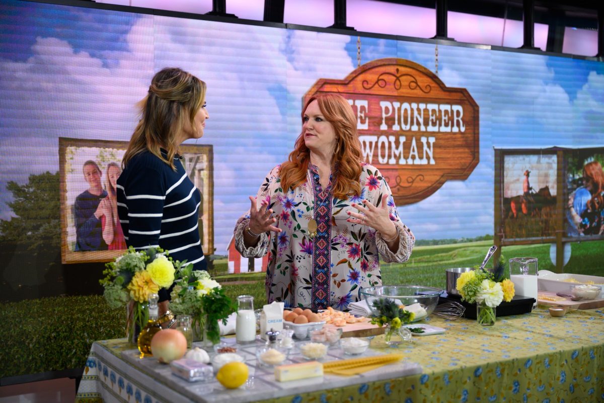 Savannah Guthrie parle à The Pioneer Woman Ree Drummond lors d'une démonstration de cuisine dans l'émission Today.